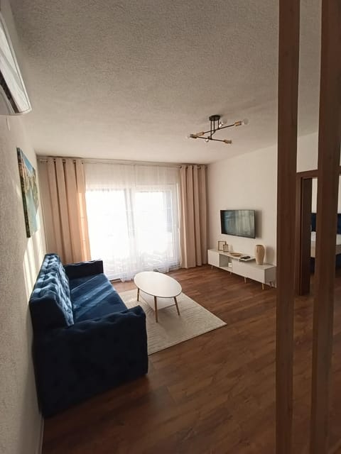 Communal lounge/ TV room, TV and multimedia, Living room, Seating area