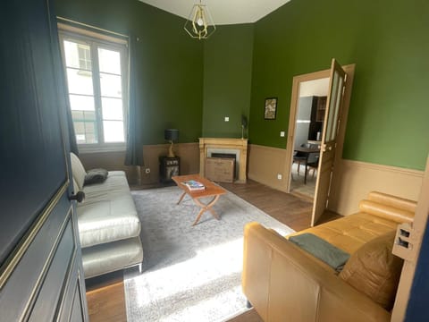 Bed, Living room, Photo of the whole room