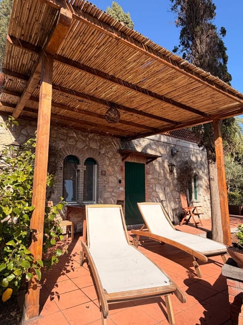 Property building, Patio, Facade/entrance