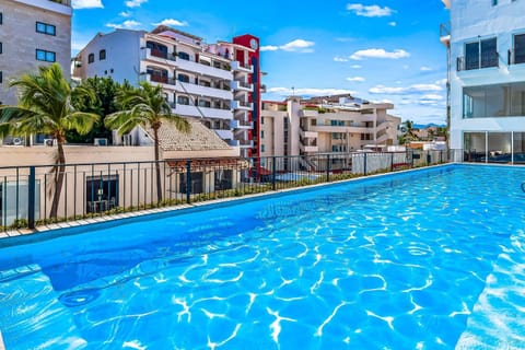 Property building, Day, Swimming pool, Swimming pool, sunbed