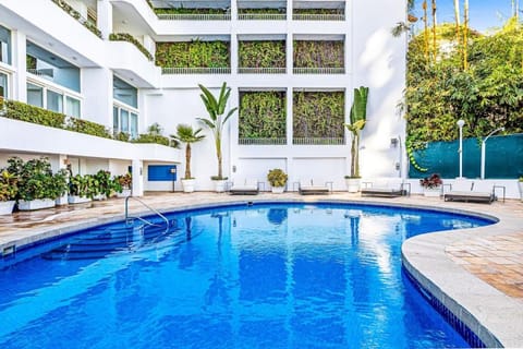 Property building, Day, Pool view, Swimming pool