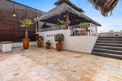Property building, Facade/entrance, Day