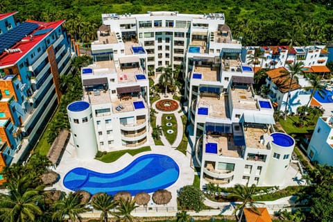 Property building, Day, Bird's eye view, City view, Pool view, Swimming pool, Swimming pool, sunbed