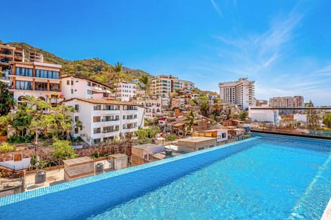 Property building, Swimming pool, Swimming pool, sunbed