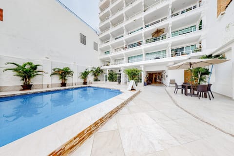 Property building, Day, Balcony/Terrace, Swimming pool, Swimming pool