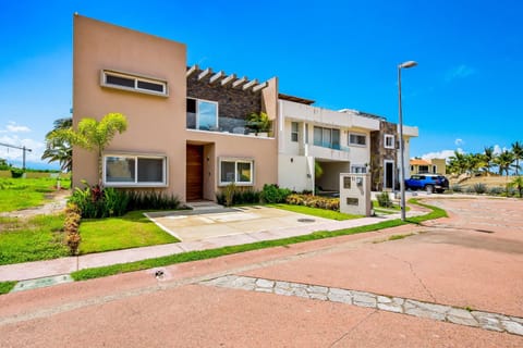 Property building, Day