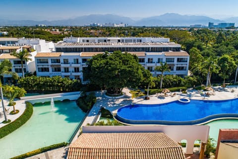 Property building, Day, Bird's eye view, Mountain view, Pool view, Swimming pool, Swimming pool, sunbed