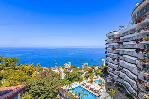 Property building, Day, Sea view, Swimming pool, Swimming pool
