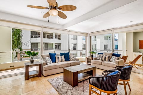 Day, Living room, Seating area