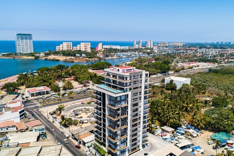 Property building, Day, Neighbourhood, Natural landscape, Bird's eye view, Beach, City view, Sea view, Street view, Location, Parking