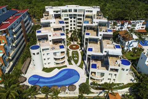 Property building, Bird's eye view, Swimming pool, Swimming pool