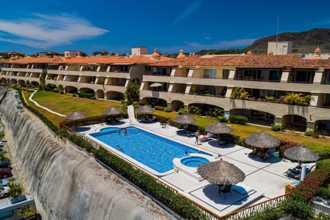 Property building, Day, Natural landscape, Mountain view, Pool view, Swimming pool, Swimming pool, sunbed