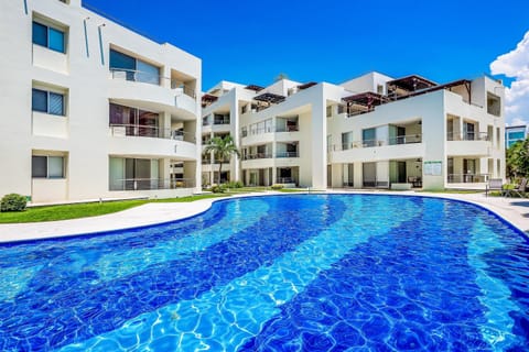 Property building, Day, Swimming pool, Swimming pool