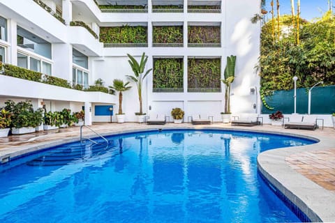 Property building, Day, Pool view, Swimming pool, sunbed