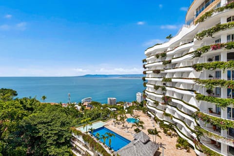 Property building, Day, Sea view, Swimming pool, Swimming pool, sunbed