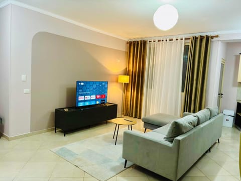 Communal lounge/ TV room, TV and multimedia, Living room, Seating area, Evening entertainment