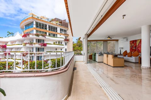Property building, Patio, Day