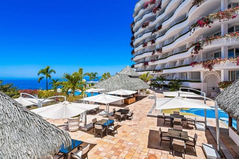 Property building, Day, View (from property/room), Beach, Pool view, Sea view, Swimming pool, sunbed