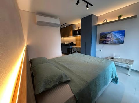 Bed, TV and multimedia, Bedroom, air conditioner