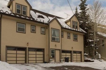 Property building, Facade/entrance, Natural landscape, Winter, Parking