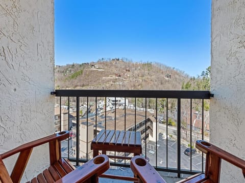 Balcony/Terrace, Mountain view