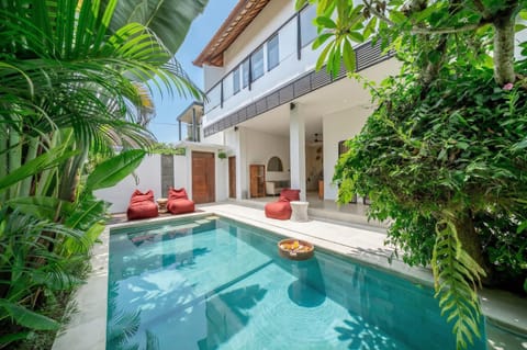 Property building, Patio, Swimming pool, sunbed
