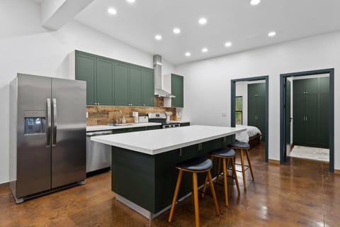 Kitchen or kitchenette, Dining area, dishwasher, oven, stove