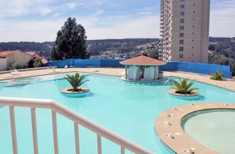 Pool view, Swimming pool, sunbed