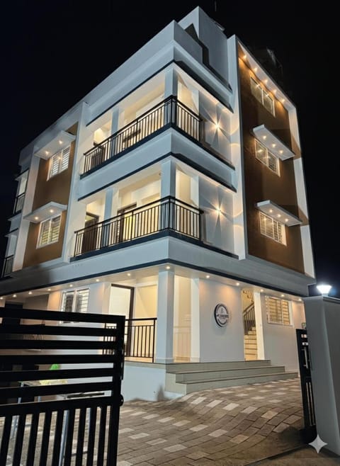 Property building, View (from property/room), Balcony/Terrace
