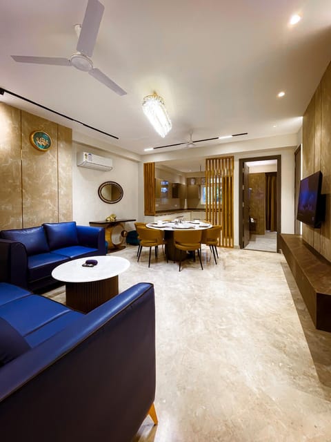 TV and multimedia, Living room, Photo of the whole room, Seating area, Dining area