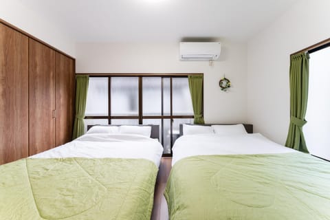 Bed, Bedroom, air conditioner