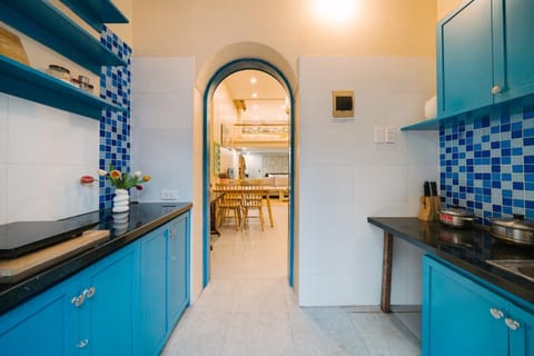 Kitchen or kitchenette, Dining area, stove