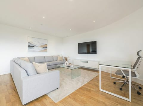Communal lounge/ TV room, TV and multimedia, Living room, Seating area, Evening entertainment