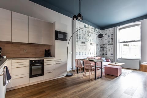 Kitchen or kitchenette, Living room