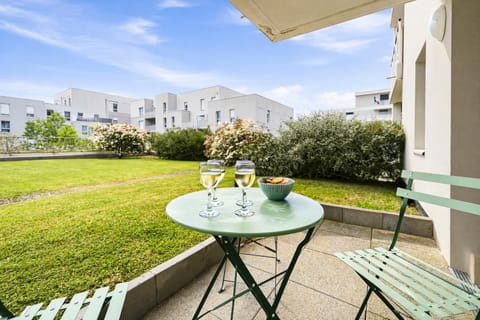 Patio, Dining area, Garden view