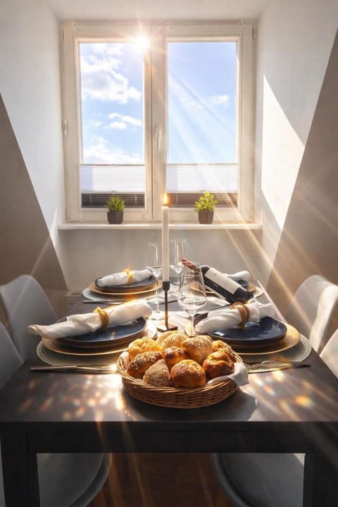 Living room, Seating area, Food