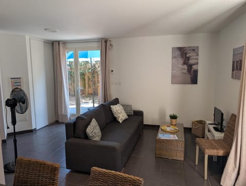 Communal lounge/ TV room, Living room