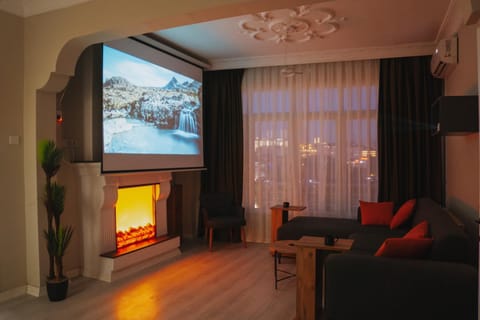 Communal lounge/ TV room, TV and multimedia, Living room, Decorative detail, Decorative detail, Seating area, Evening entertainment, City view, City view, fireplace, fireplace, flat iron, air conditioner, air conditioner