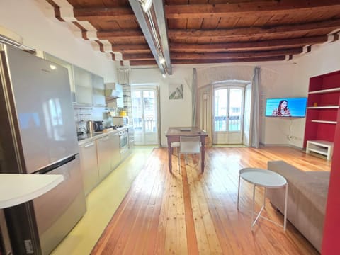 TV and multimedia, Living room, Seating area, Dining area, oven, kitchen