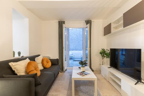 Patio, TV and multimedia, Living room