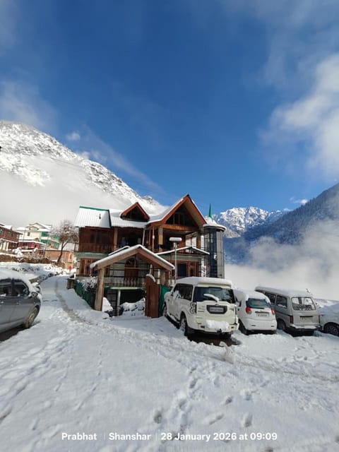 Property building, Day, Natural landscape, Winter, Mountain view, Parking