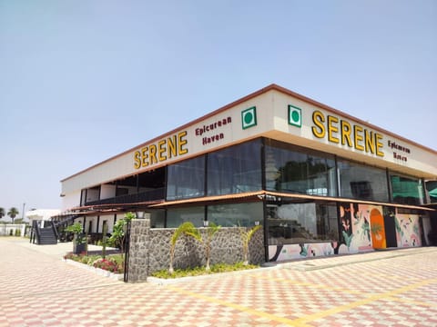 Facade/entrance, Parking