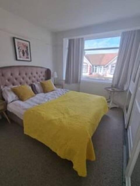 Bed, View (from property/room), Photo of the whole room, Decorative detail, Bedroom