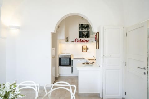 Kitchen or kitchenette, oven, stove