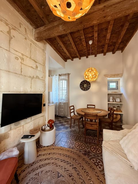 TV and multimedia, Living room, Seating area, Dining area