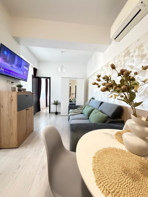 TV and multimedia, Living room, Decorative detail