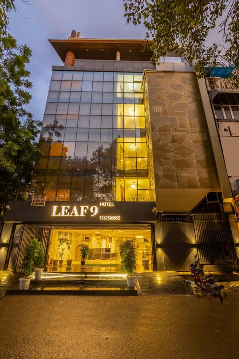 Property building, Facade/entrance, Location