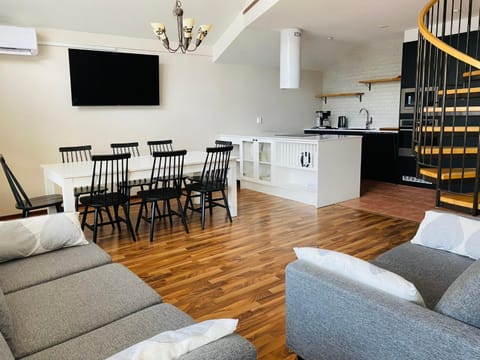 TV and multimedia, Living room, Seating area, Dining area