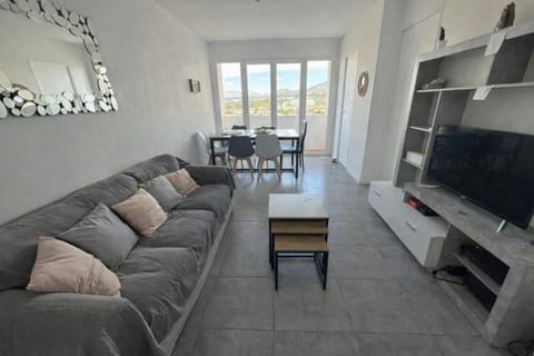 TV and multimedia, Living room, Dining area