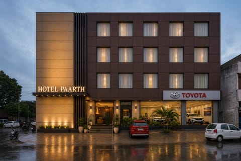 Property building, Day, Location, Parking